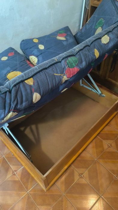 Sofá de 2 pessoas - Com Cama e Gaveta para arrumação