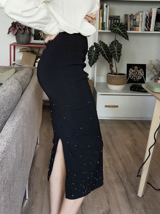 Zara czarna elegancka spódnica midi zdobienia