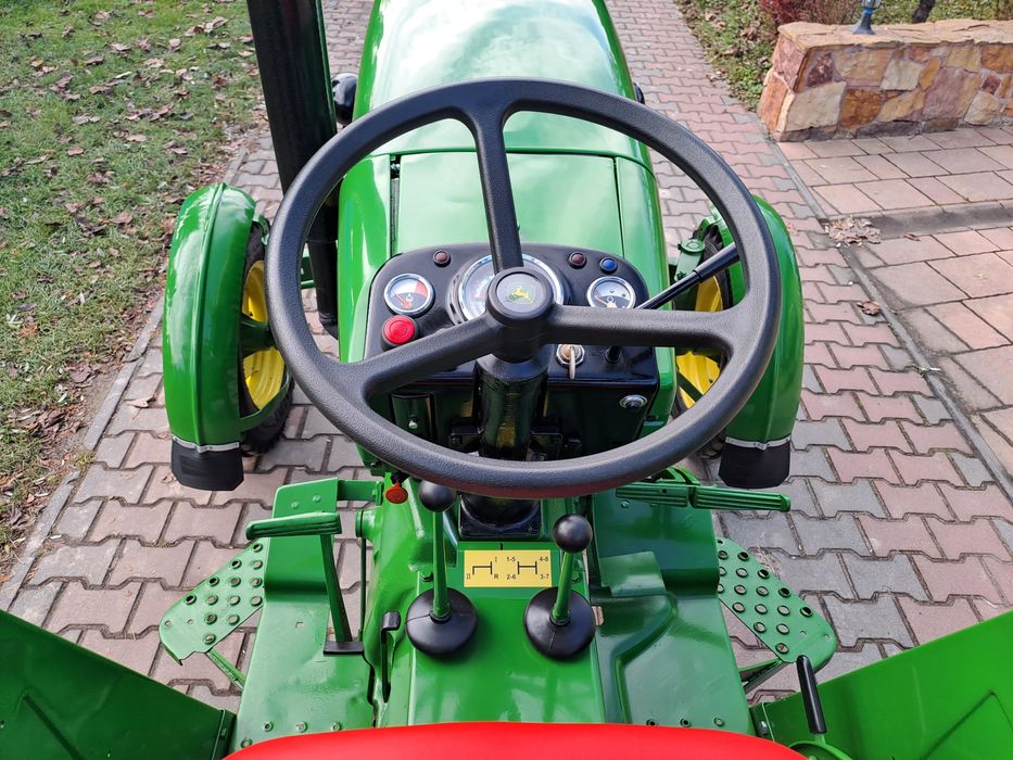Ciągnik JOHN DEERE 820