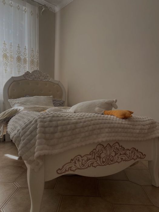 Ліжко з натурального дерева