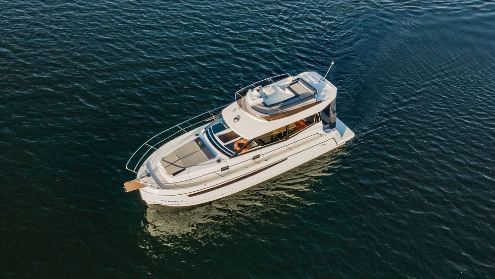 Jacht motorowy Platinum 35 Fly 3 kabiny - czarter Giżycko