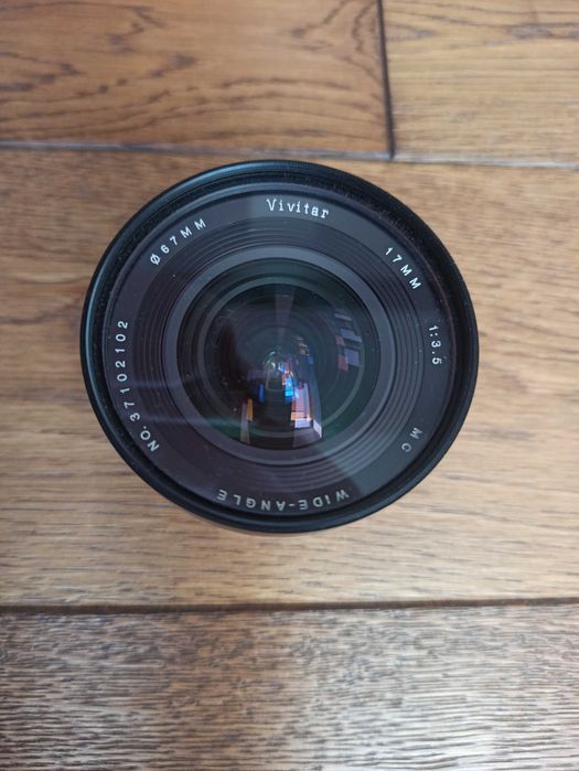 Zestaw aparatów fotograficznych analogowych, obiektywów i akcesoriów