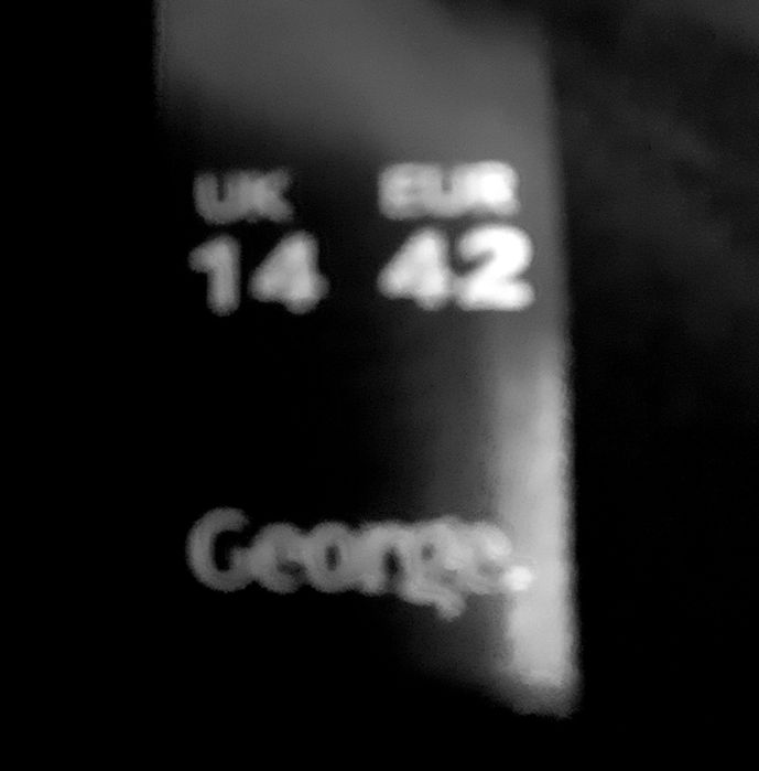Elegancka czarna sukienka George z kamieniam i  r.42