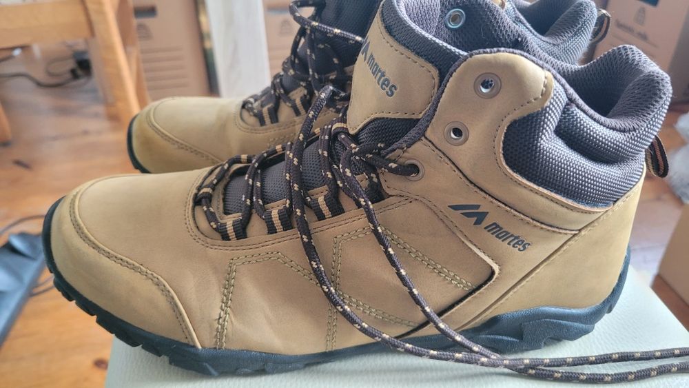 Buty MARTES rozm. 42 miodowe