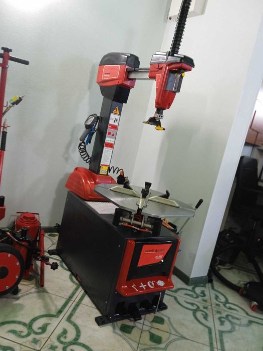 Шиномонтажний верстат автомат