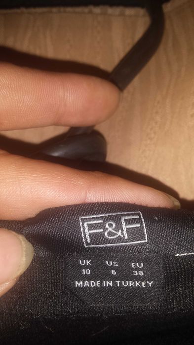 Spodnica olowkowa czarna