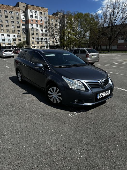 Toyota Avensis 1.8 бензин