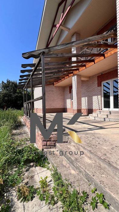 Продаж двоповерхового будинку з великою ділянкою. Стоянка-2