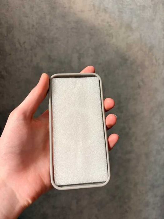 Sprzedam etui Magsafe do IPhone 15