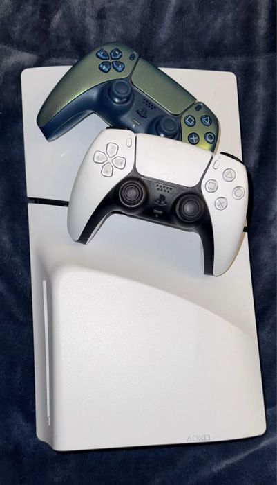 PlayStation 5 825g
