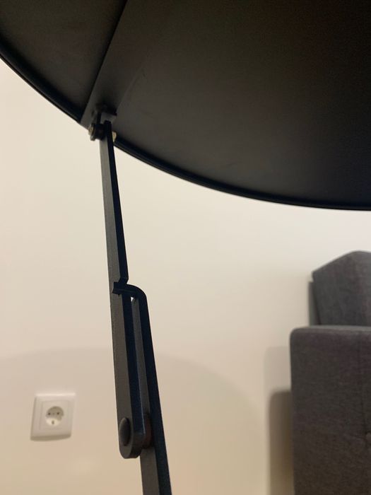 Mesa metálica redonda, 77cm diâmetro.