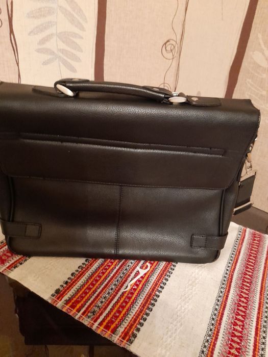 Продам чоловічу кожзам сумку-портфель.
