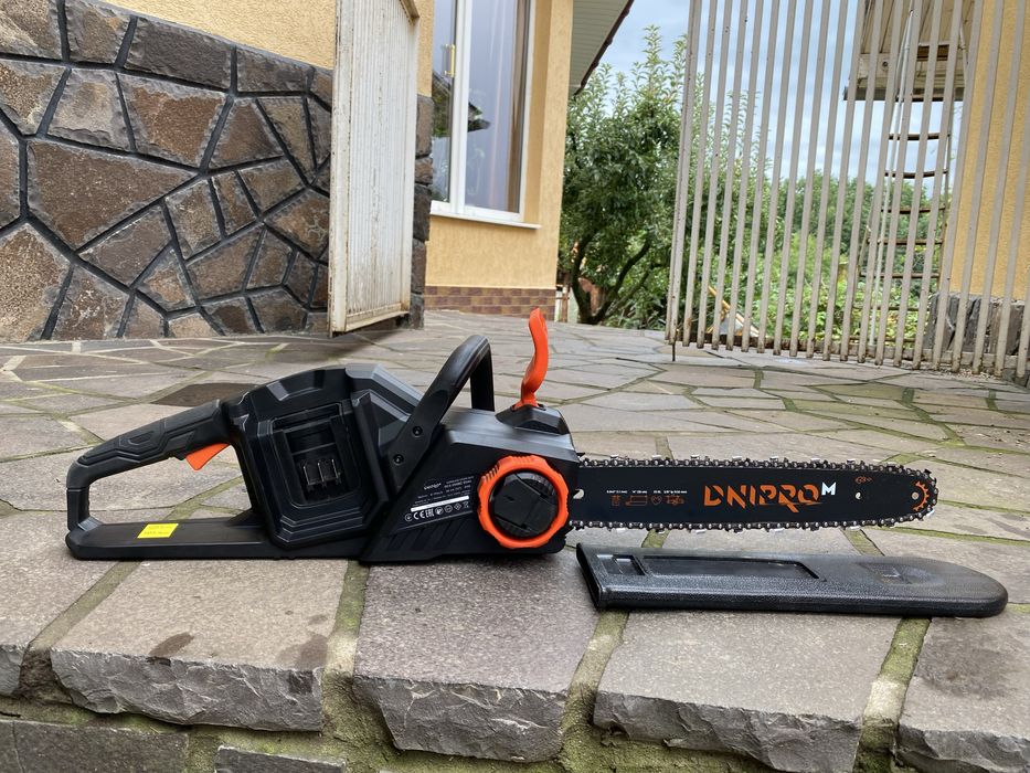 Пила акумуляторна + 4 акумулятора