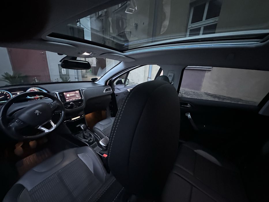 peugeot model - 2008 , 2017 rok