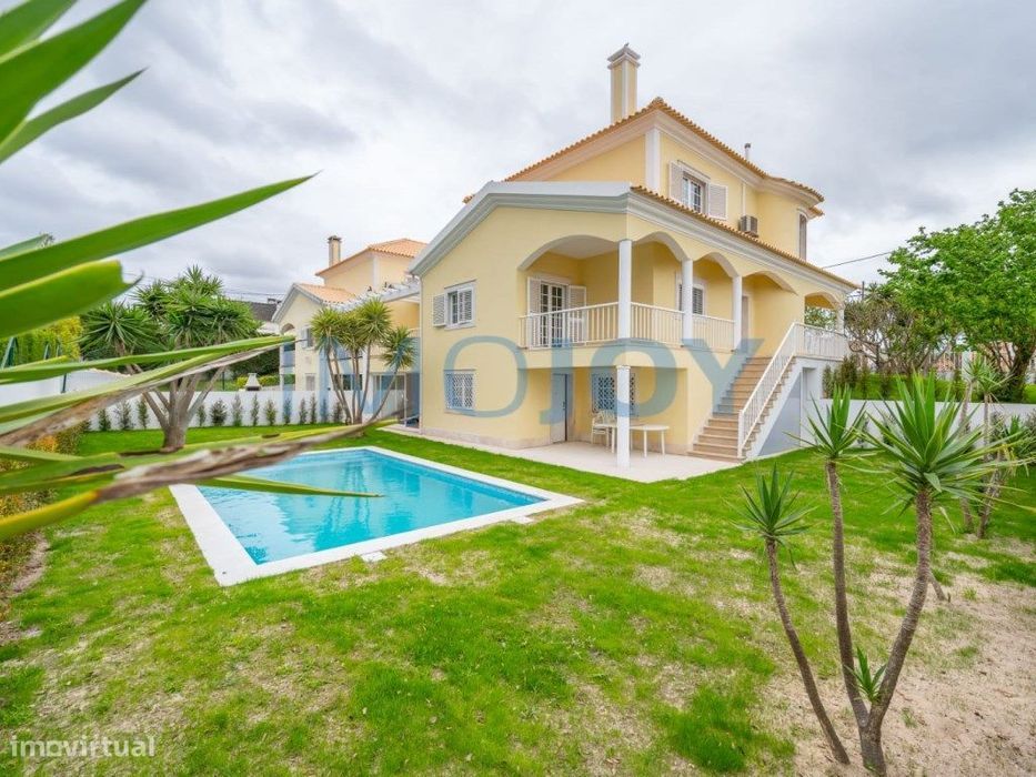 Fantástica Moradia T4 com Piscina situada na Zona da Marisol