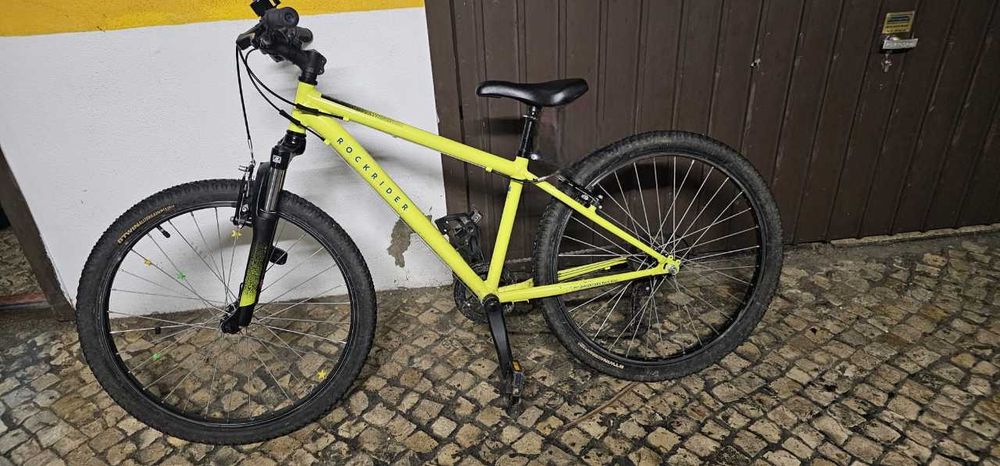 Bicicleta criança roda 24, tem apenas 1 ano.