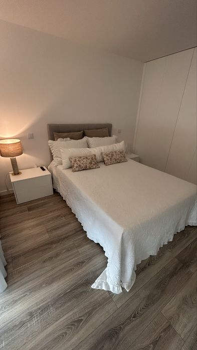 Cama de casal 140x200 c/ arrumação + colchao C/Novo