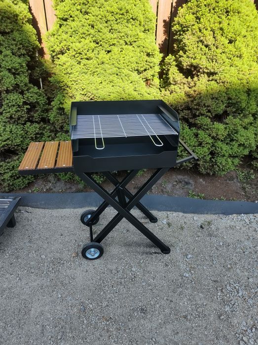 Grill ogrodowy solidny