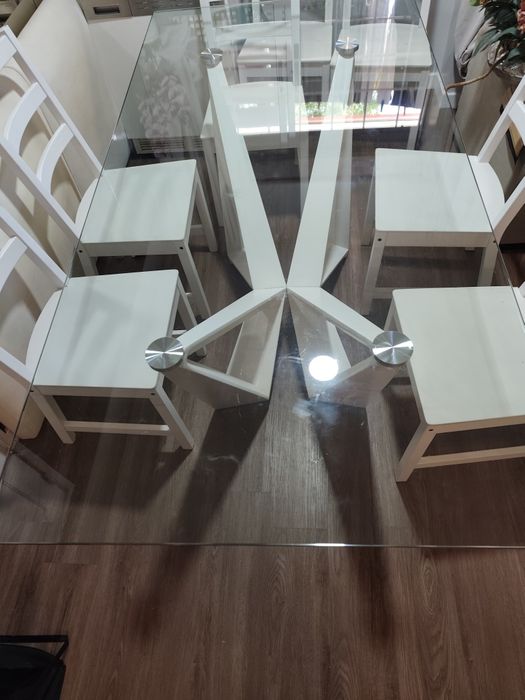 Mesa de vidro com 4 cadeiras