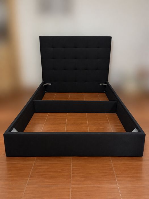 Cama de casal estofada preta