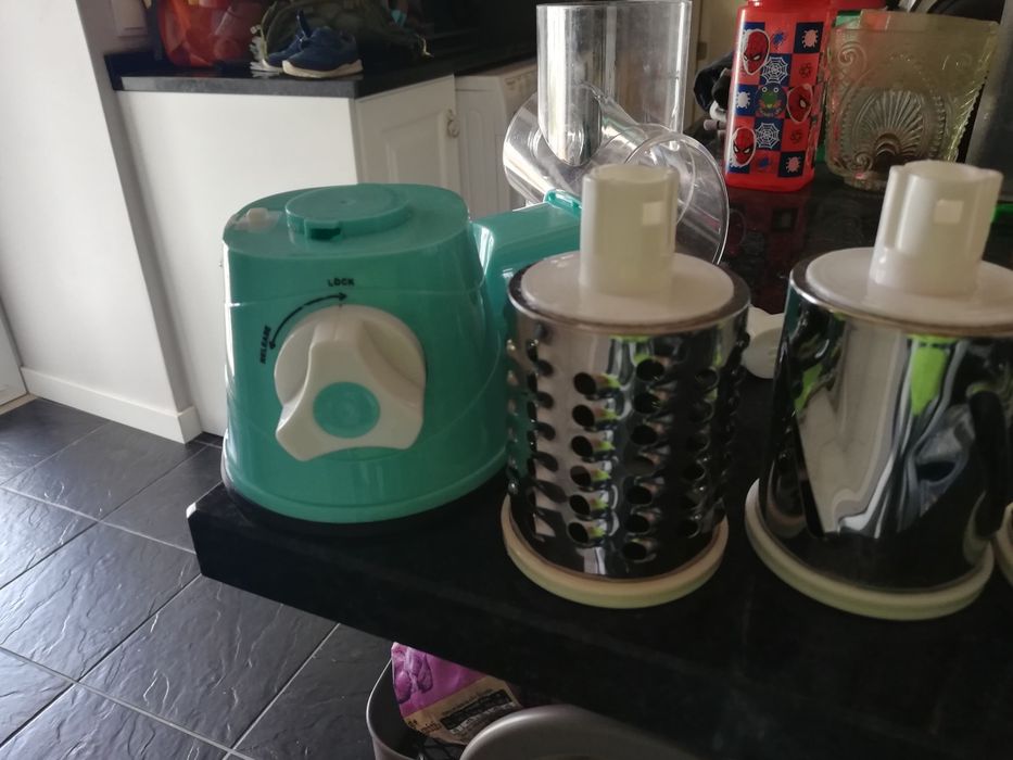 Manual vegetable grater/cutter64738814852098126