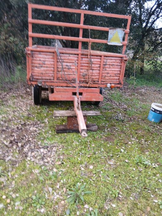 Reboque agricula em estado razoavel com documentos