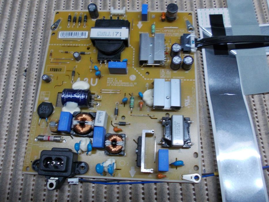 Placas de tv LG 43 UJ 634 V ,com tela partida