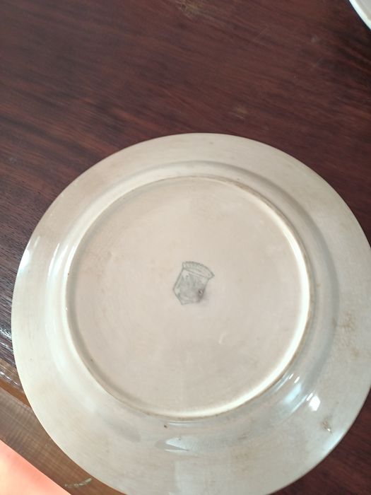 Pratos antigos, da fábrica de louça  de Sacavém