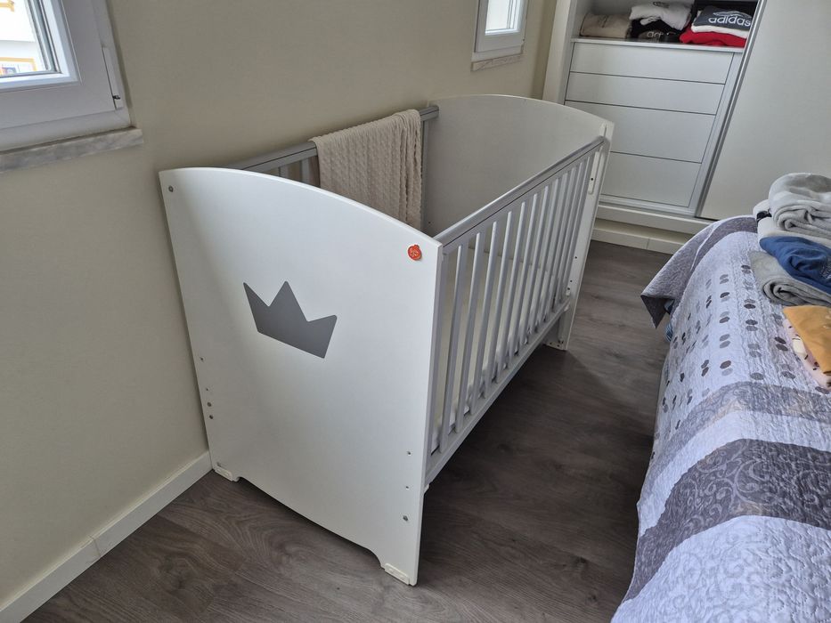 Berço de bebe de madeira