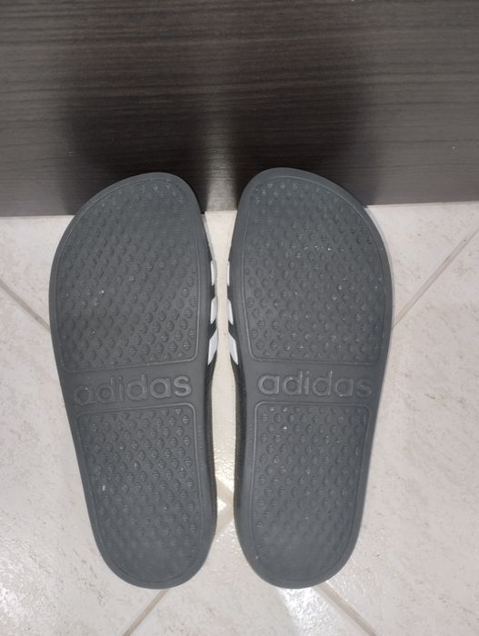 Chinelos Adidas pretos Adillete Aqua