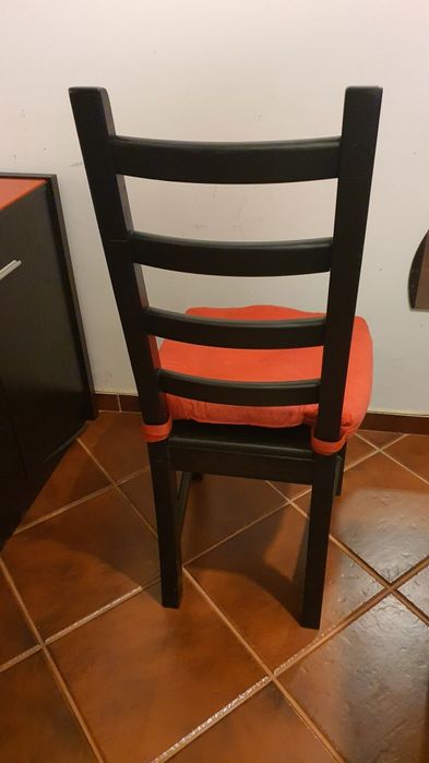 6 Cadeiras de costas altas em madeira