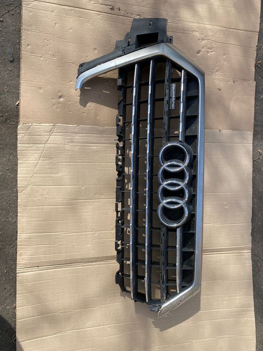 Решітка радиатора Audi Q7 4M 2016 - 2019