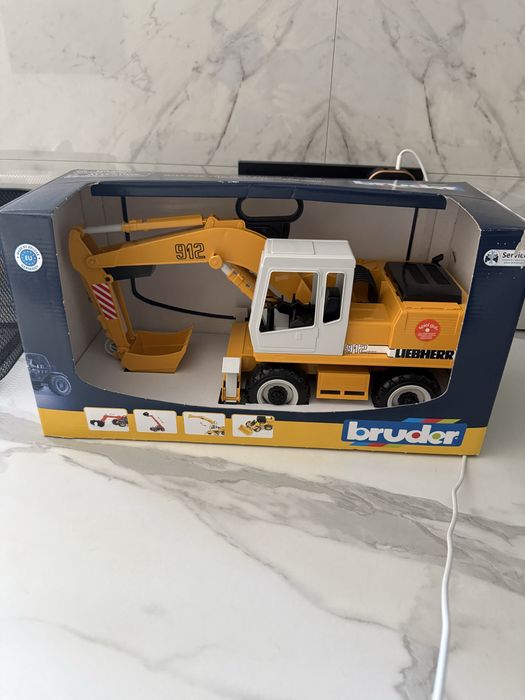 Новий Кран Bruder liebherr