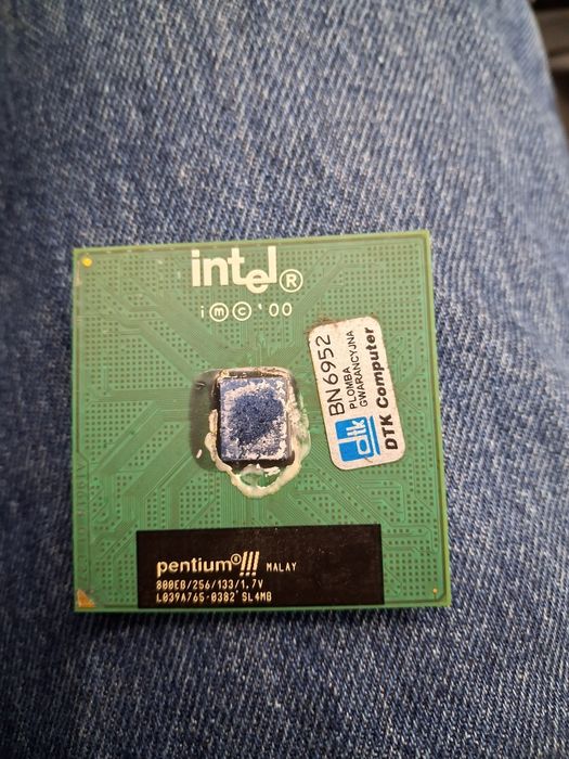 Pentium III 800EB (SL4MB), wprowadzony na rynek we wrześniu 2000 roku