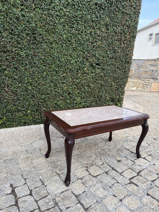 Mesa com tampo em marmore