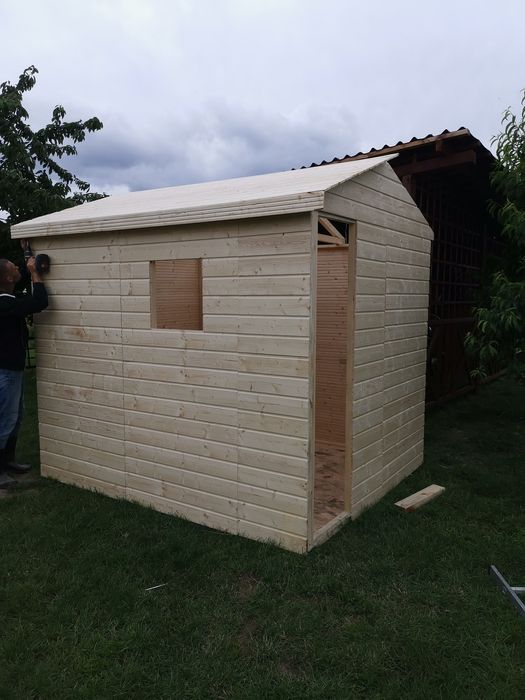 Domek ogrodowy lub gołębnik