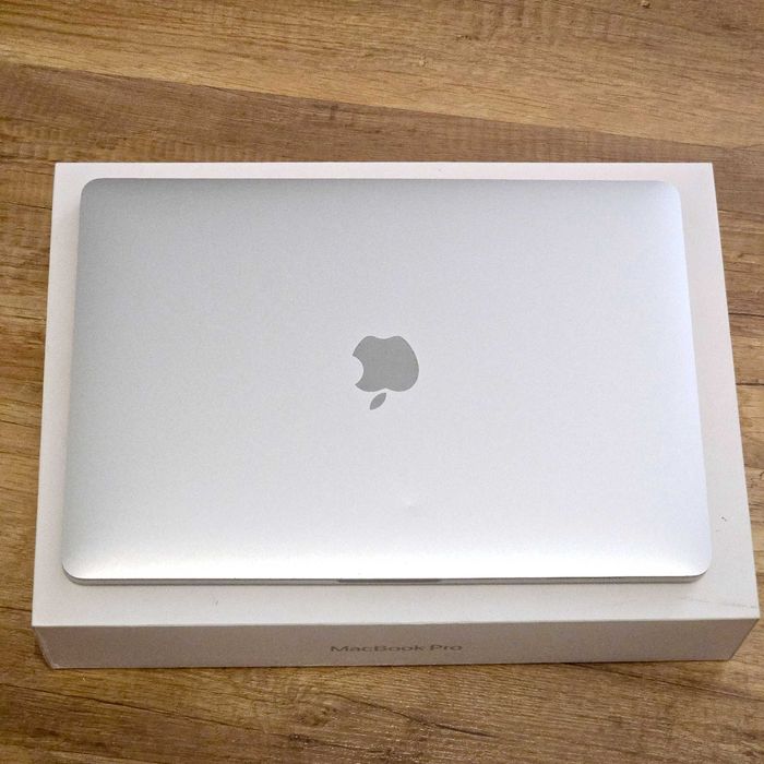 MacBook Pro 13" 2020 (A2289) 8/256GB Intel | Touch Bar | Pokrowiec