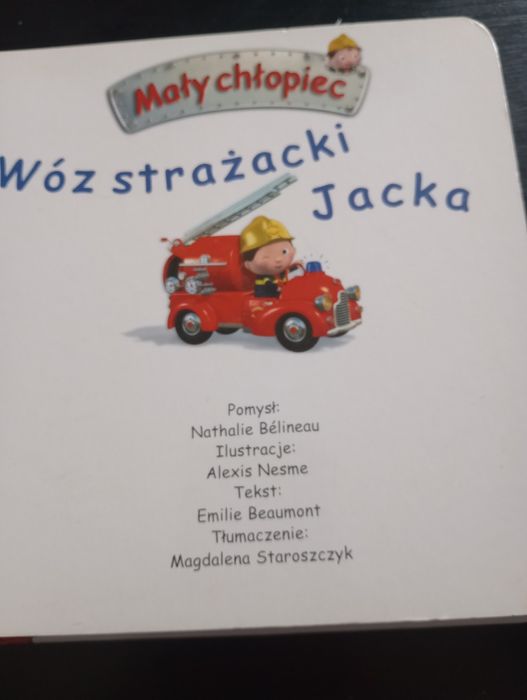 Mały chłopiec -Wóz strażacki Jacka