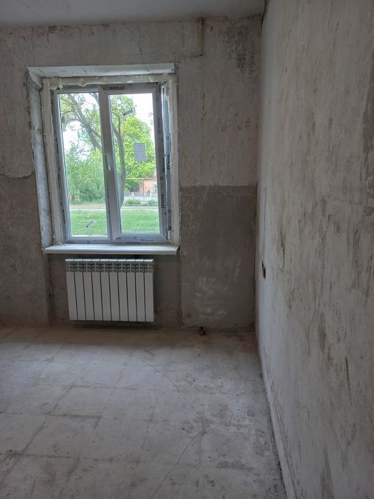 Продам двокімнатну квартиру в центрі міста