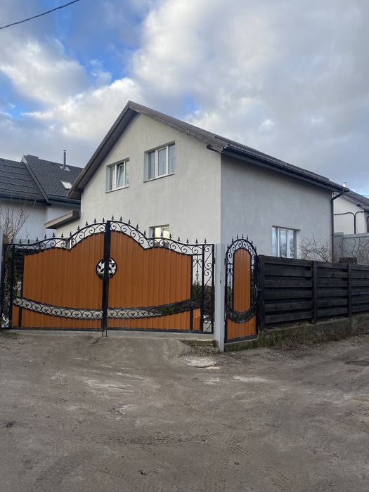 Окремий будинок в Бучі з ремонтом, меблями і технікою