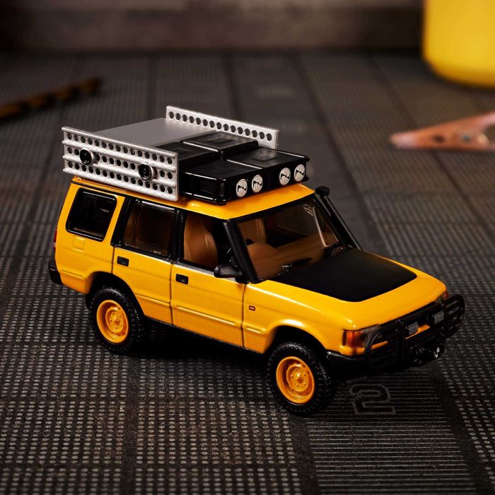 Hot Wheels Elite 64 Mod Shop '94 Land Rover Discovery