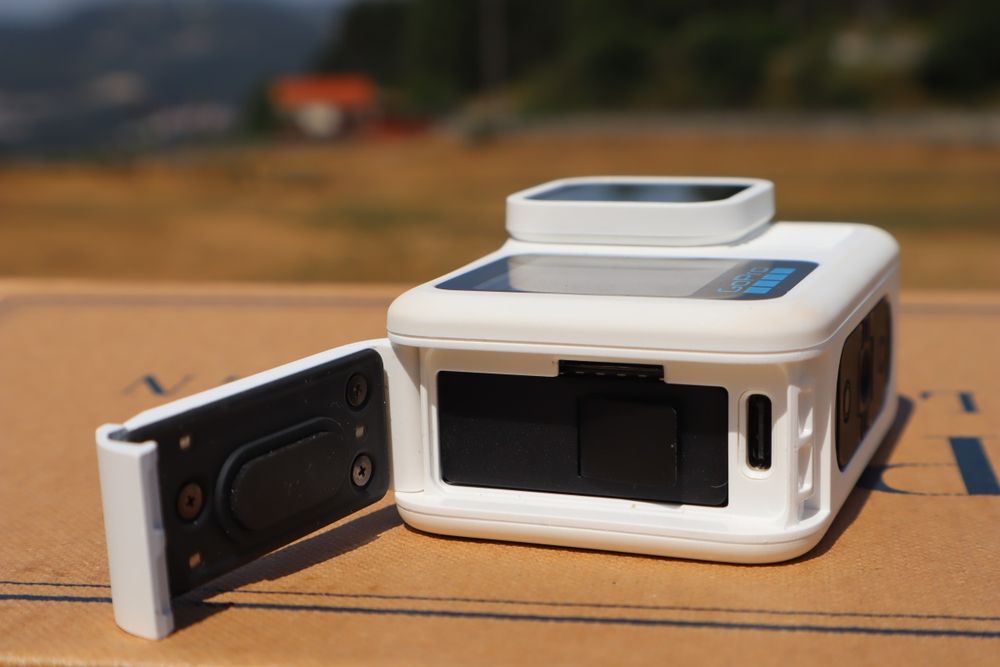 GoPro Hero 13 White (Edição limitada) + Acessórios