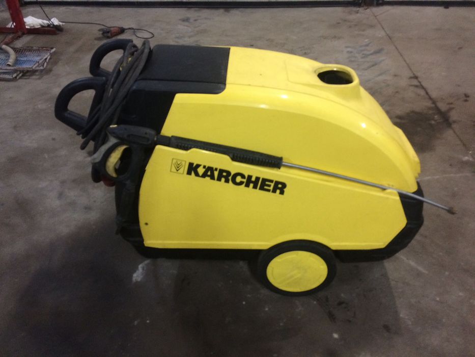 Myjka ciśnieniowa Karcher Hds 895  Ciepłowodna.
