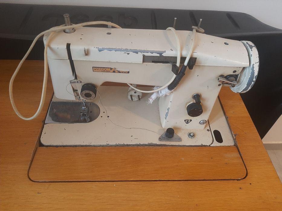 Maszyna do szycia predom