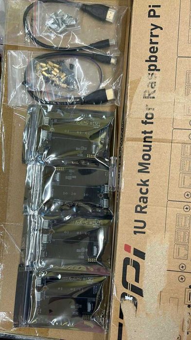 GeeekPi RS01 1U dla Raspberry Pi 5/4B z 4PCS RSP11 PCIe na M2 NVMe SSD