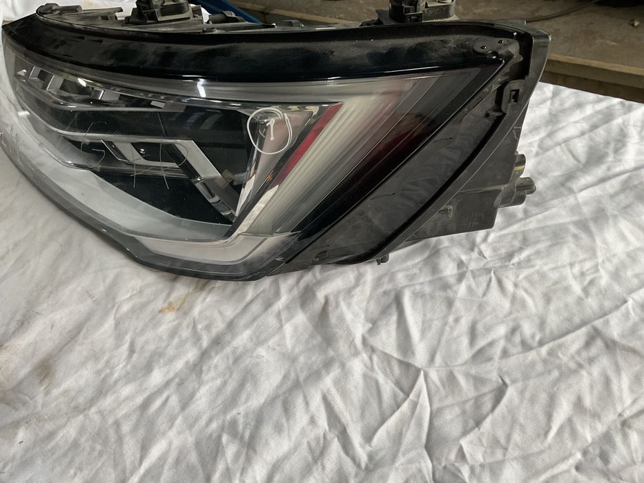 farol Audi A1 (direito)  Referência- 8XA.941.005