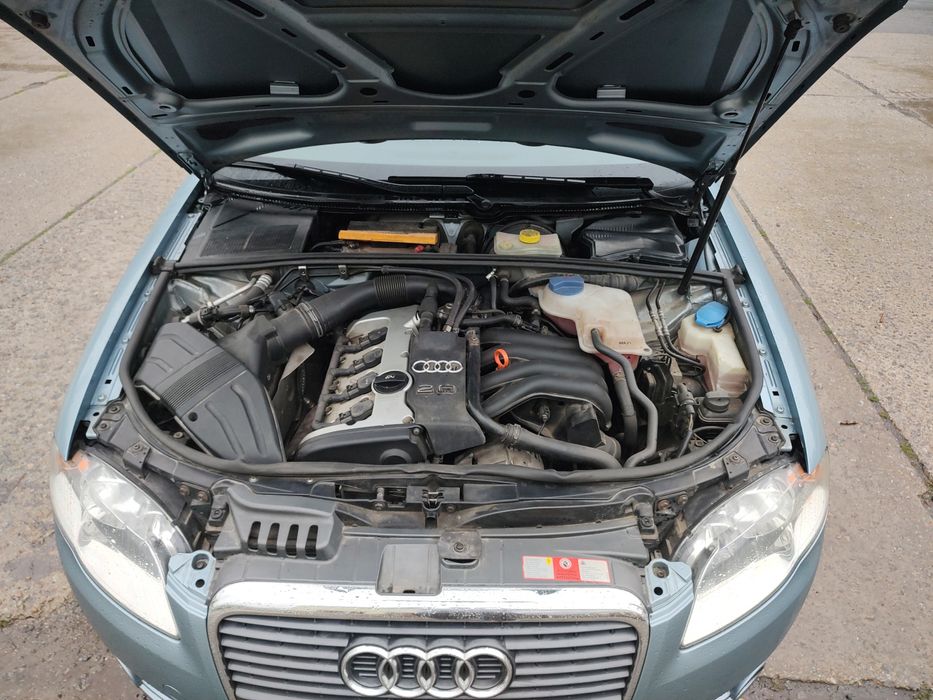 Audi A4b7 2.0 бензин