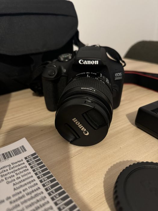 Camera Canon EOS 2000D
