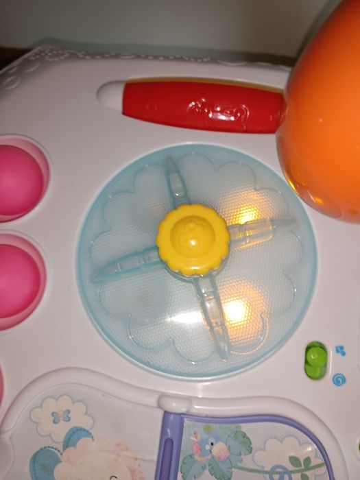 Mesa de atividades para bebé/criança