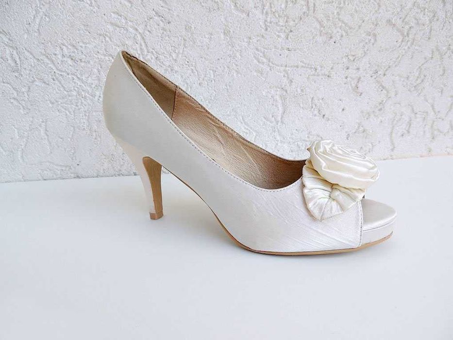Eleganckie czółenka "BIANCO" roz 39